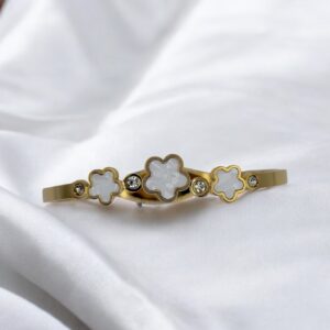 WHITE FLOWER BRACELET