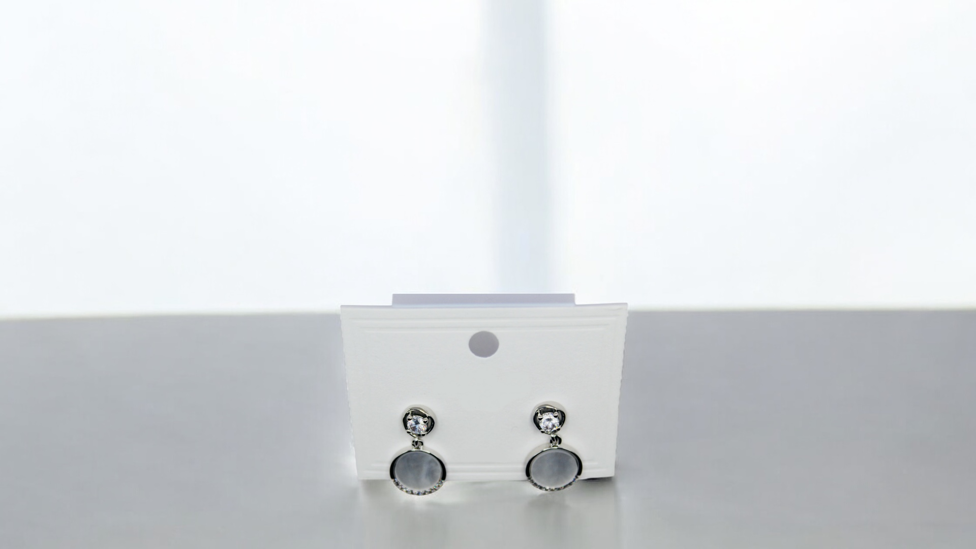 ROUND EARRING WITH STONE - Image 3